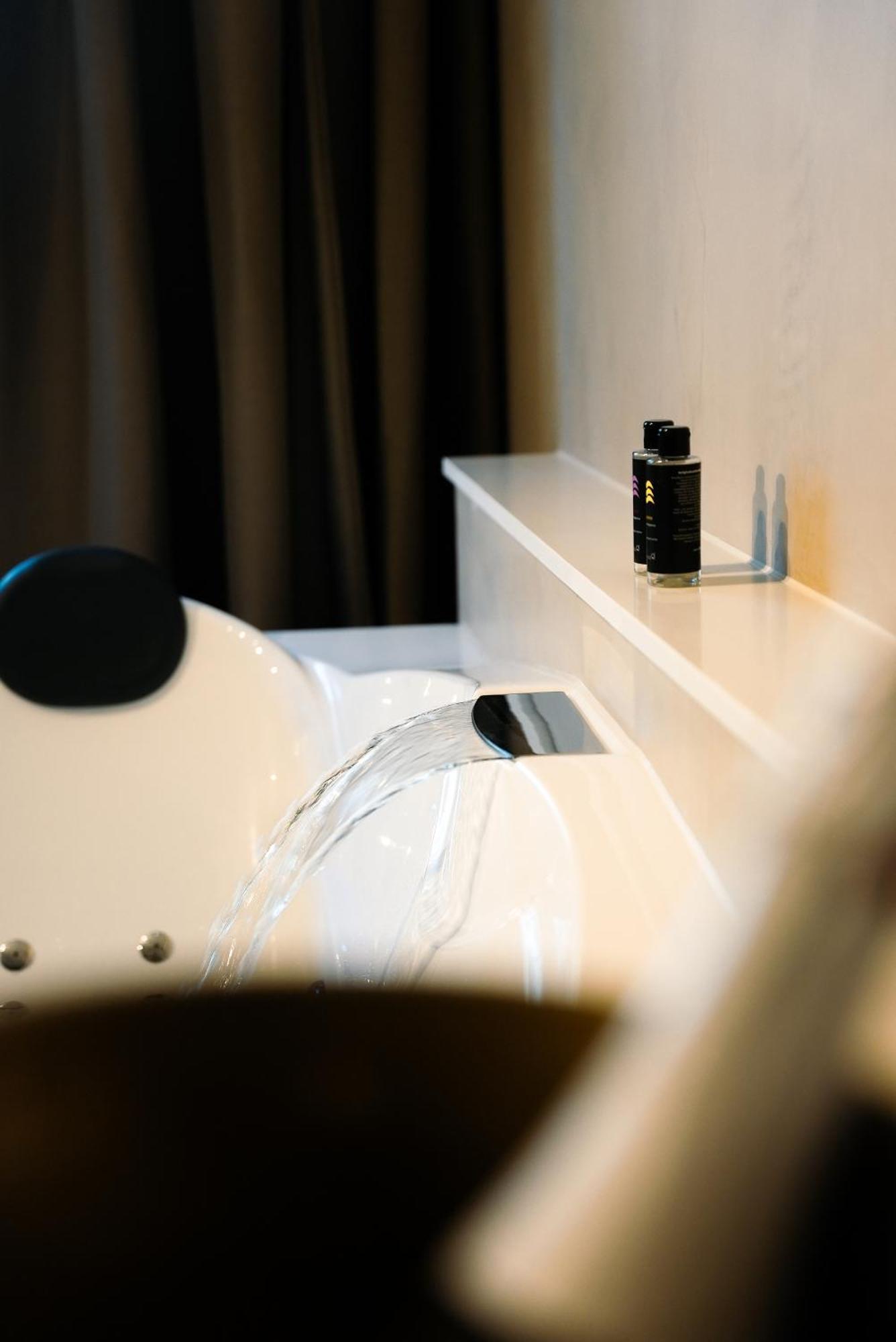 The Lodge Bed & Wellness Oisterwijk Sauna, Jacuzzi, Luxury Moergestel Esterno foto