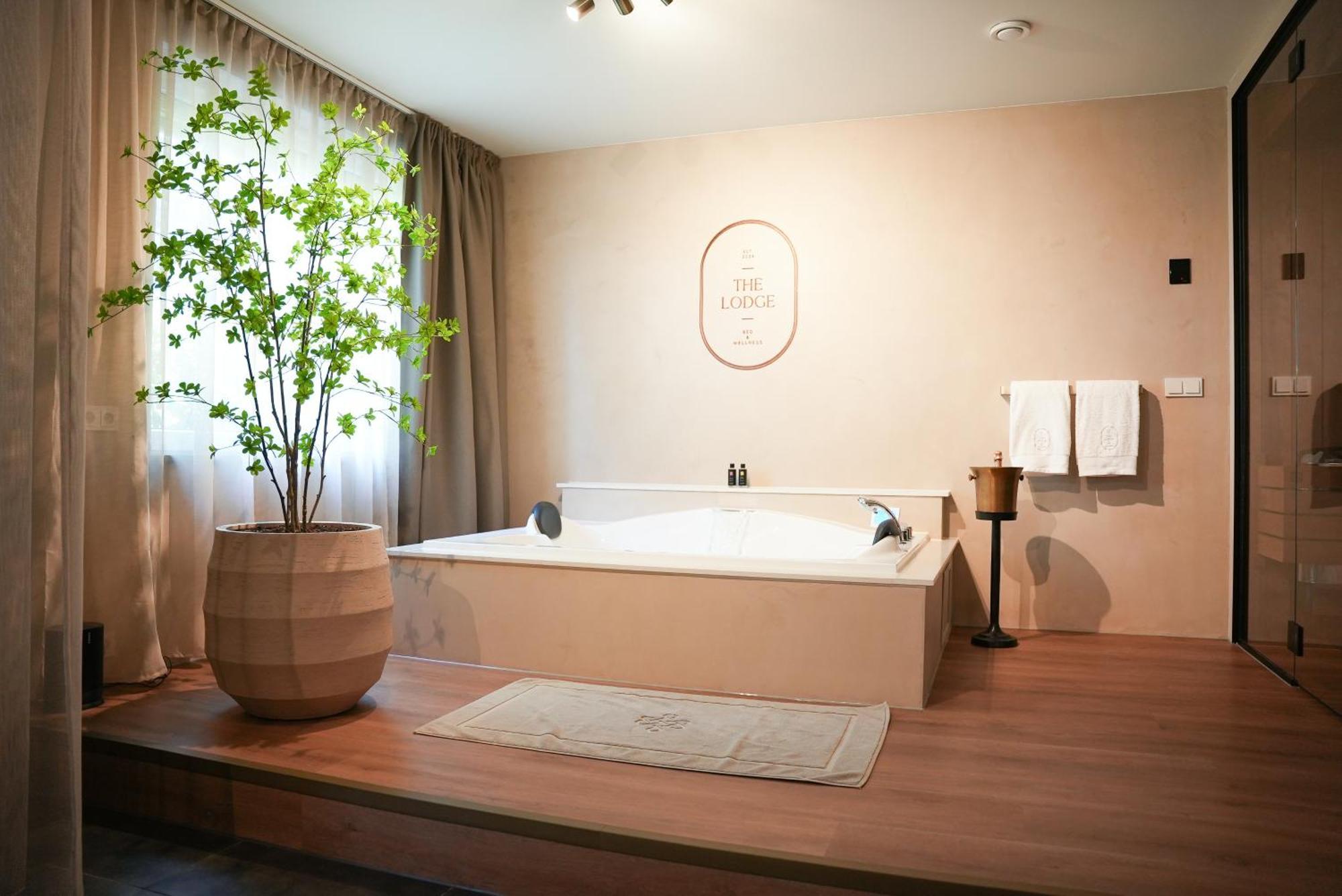The Lodge Bed & Wellness Oisterwijk Sauna, Jacuzzi, Luxury Moergestel Esterno foto